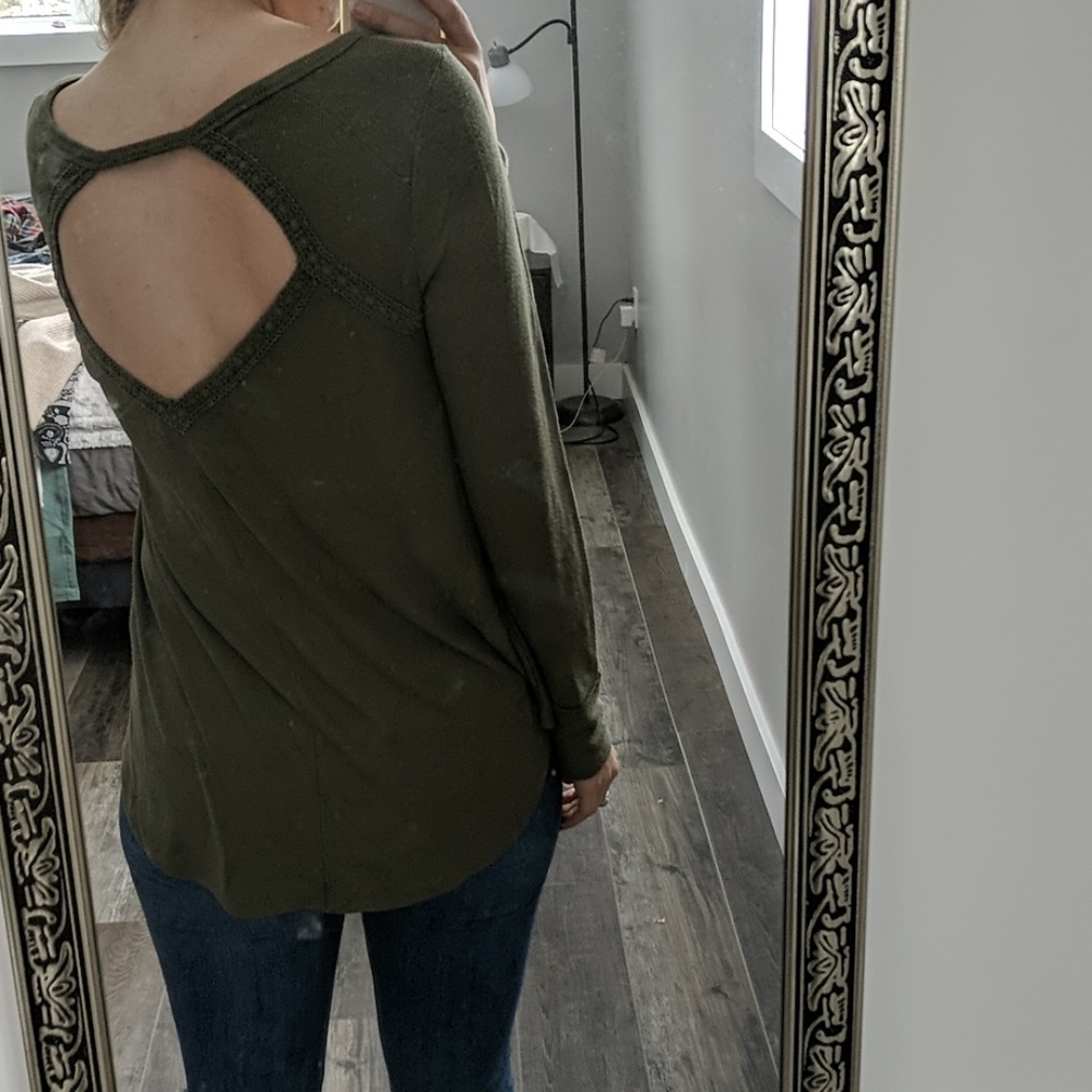 Long Sleeved Hollister Top - Picture 2 of 4